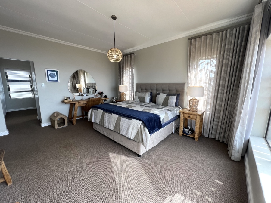 4 Bedroom Property for Sale in Wavecrest Eastern Cape